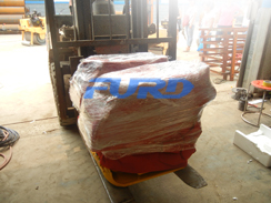 福瑞得機械座駕壓路機，平板夯成功裝車及時發(fā)貨