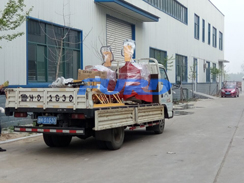 福瑞得機(jī)械手扶壓路機(jī)、框架整平機(jī)已成功裝車(chē)及時(shí)發(fā)貨