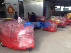 福瑞得機(jī)械座駕壓路機(jī)、大容量灌縫機(jī)，小型灌縫機(jī)包裝完畢準(zhǔn)備發(fā)貨