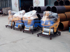 福瑞得機(jī)械5臺(tái)壓路機(jī)，一臺(tái)混凝土整平機(jī)及時(shí)發(fā)貨