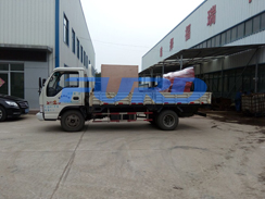 福瑞得機(jī)械瀝青灌縫機(jī)，手扶雙輪壓路機(jī)裝車成功及時(shí)發(fā)貨