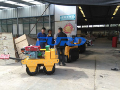 福瑞得機(jī)械手扶雙輪壓路機(jī)，二次結(jié)構(gòu)澆筑泵及時包貨