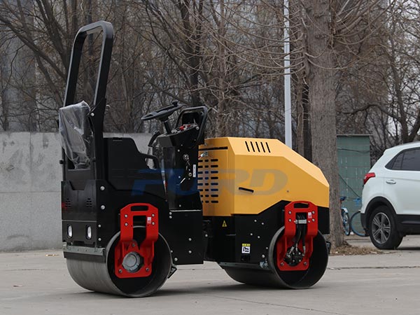 小型壓路機(jī)長期不使用就能丟下保養(yǎng)嗎？