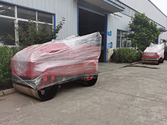 7月2日，福瑞得機(jī)械2臺(tái)全液壓座駕雙鋼輪壓路機(jī)打包發(fā)往吉林。